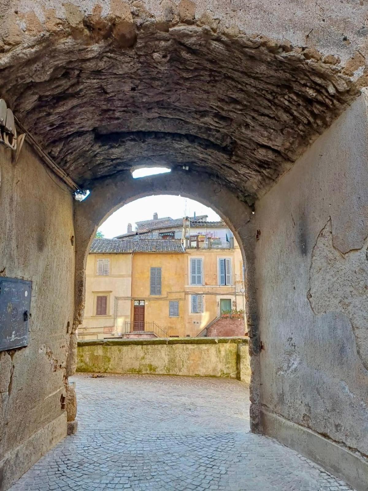 Borgo Vecchio Apartment Carbognano Luaran gambar